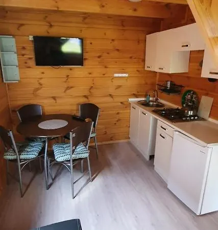 Sjesta -domki Letniskowe بيت للعطل