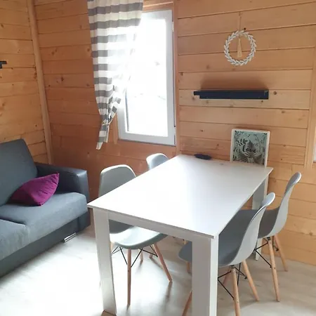 Sjesta -domki Letniskowe بيت للعطل دجيفنوفيك