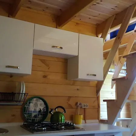 Sjesta -domki Letniskowe بيت للعطل