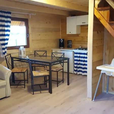 Sjesta -domki Letniskowe بيت للعطل *