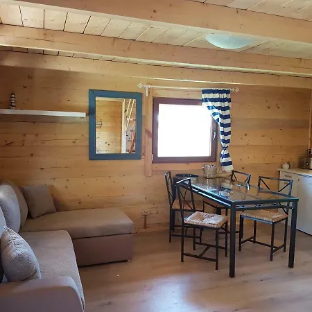 Dom wakacyjny Sjesta -domki Letniskowe Dziwnówek